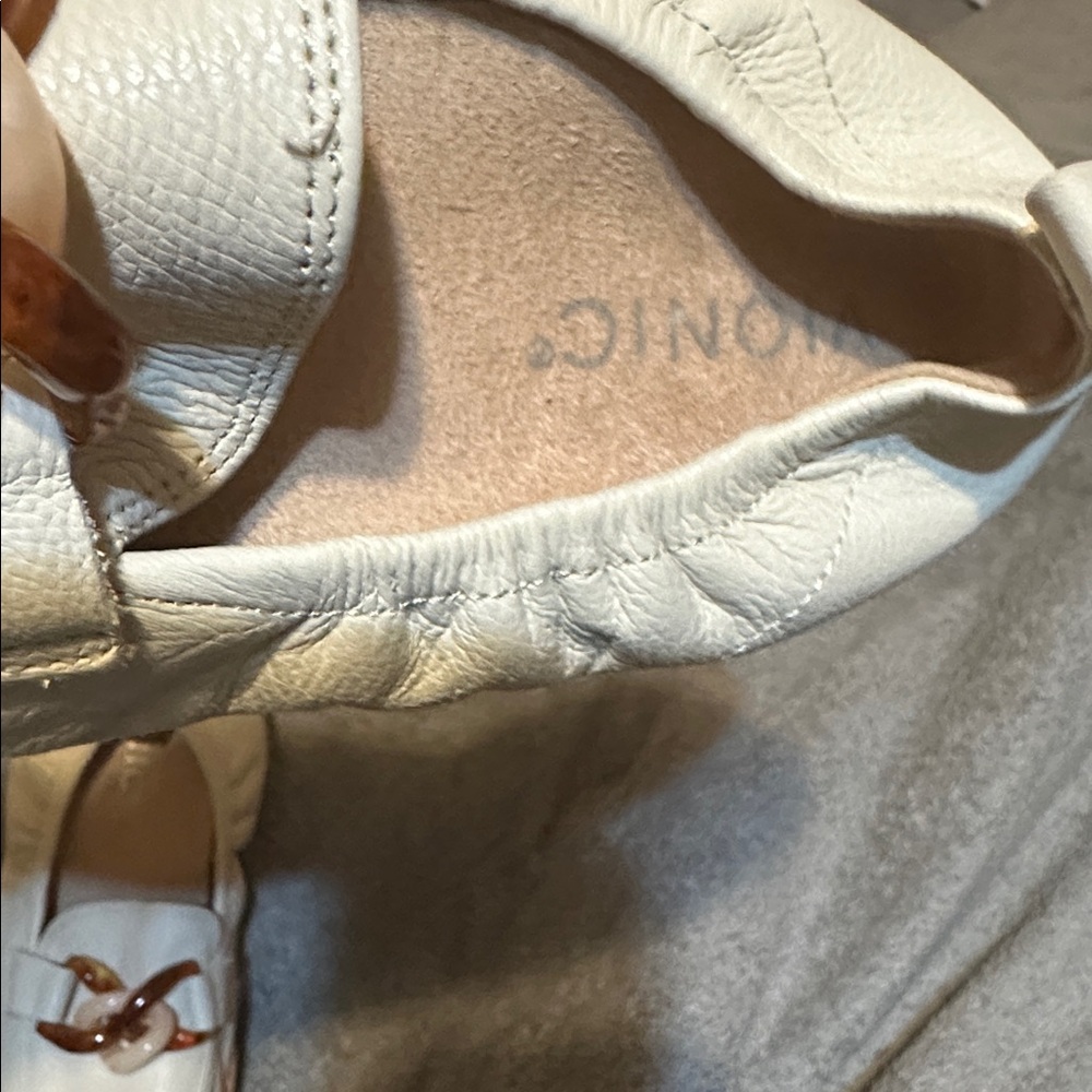 Vionic shoes - Picture 2 of 3